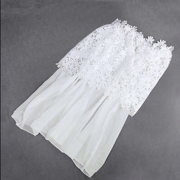 🎉NEW ARRIVAL ⁉️POPULAR SEXY FEMININE LACE TOP - Picture 3 of 5